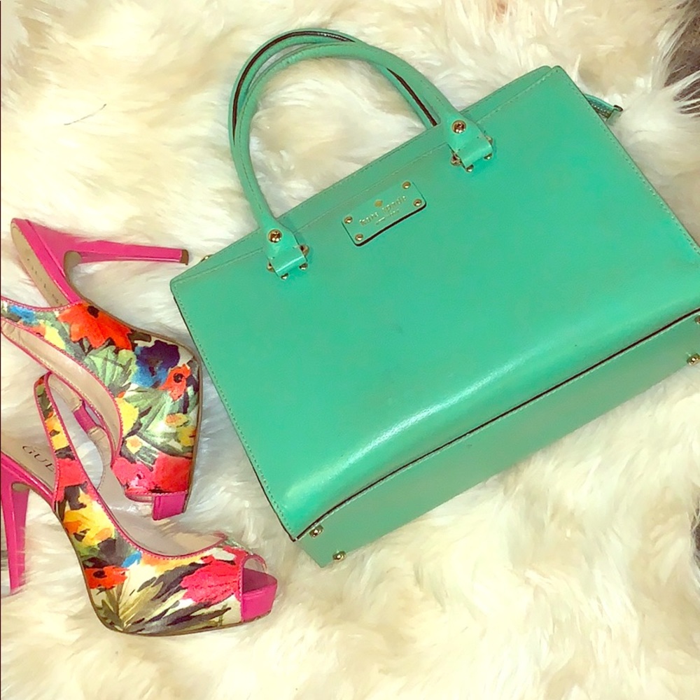 Kate Spade Med/Lg Bag w/ detachable shoulder strap